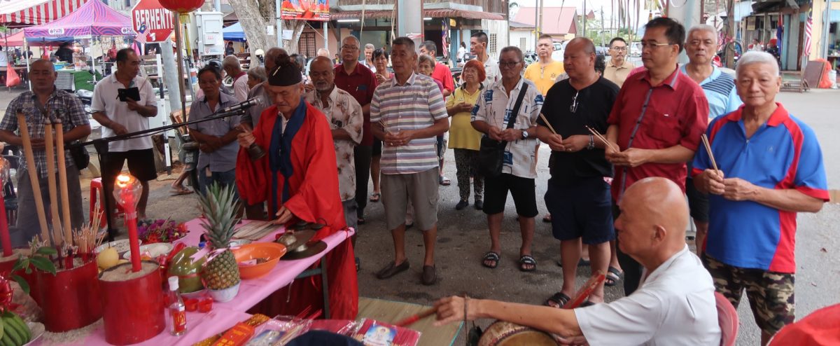 **已签发**柔︰封面：北根也美庆中元，煮大锅菜全村共享