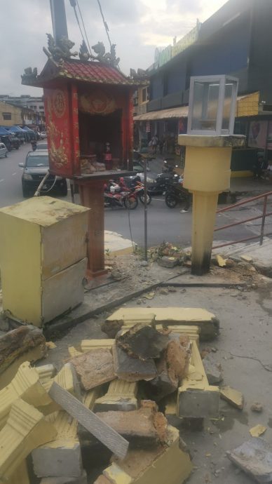 **已签发**柔:半世纪历史地南四面佛围墙被拆除,风波幸已平息