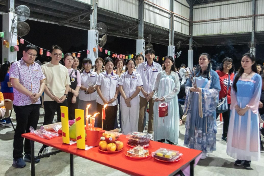 **已签发**柔:头条之一:泗隆新村再办中秋活动 逾千人同庆