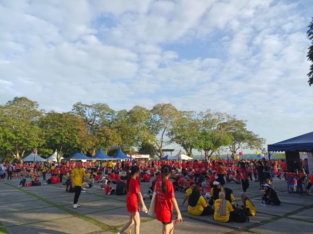 **已签发**柔:头条之一:麻国际双桥半马盛大举行 逾4000国内外跑者参与