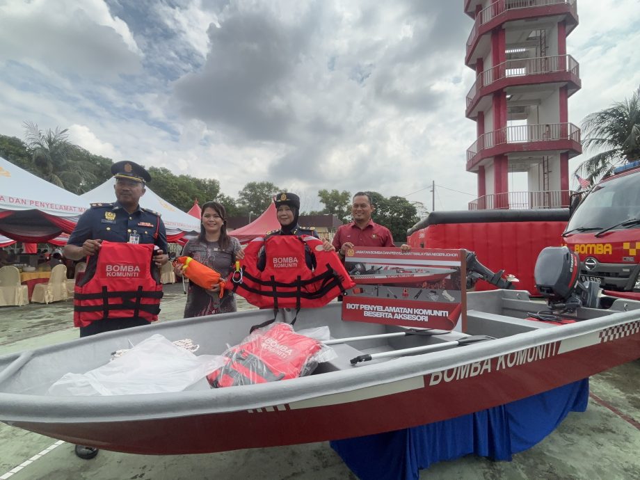 **已签发**柔:柔消拯局已部署水灾救援工作 局长:雨天应避水上活动