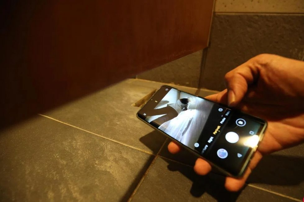 *已签发*柔:狮城二三事:偷窥偷拍女房客冲凉 缅甸男子认3罪监9周