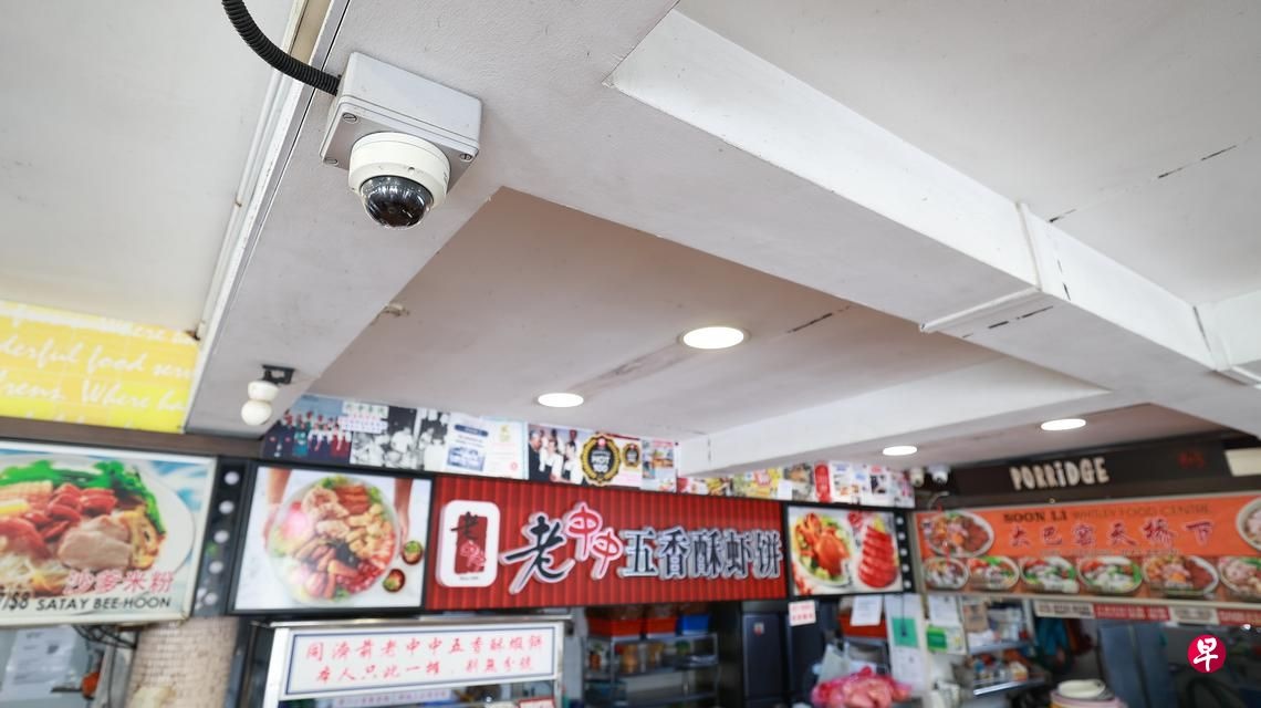 *已签发*柔:狮城二三事:员工洗手盆洗鞋惹议 摊主:装监控防重演