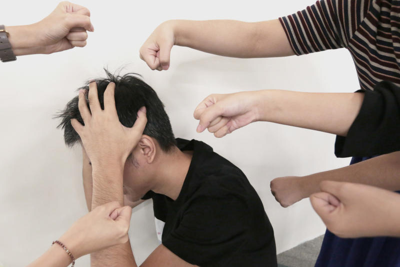 *已签发*柔:狮城二三事:指对方诽谤致遭霸凌辍学 狮城男子告中学教师索164万