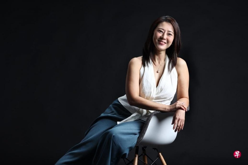 *已签发*柔:狮城二三事:无惧当演艺圈“异类” 许美珍主动找出路