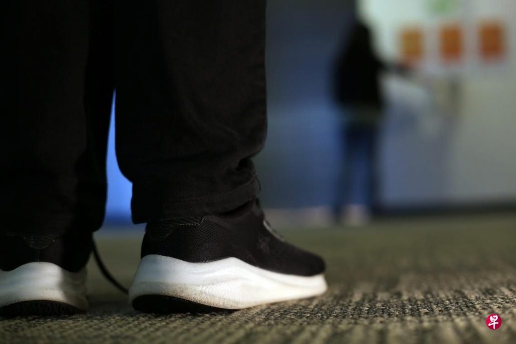 *已签发*柔:狮城二三事:毒男闯狮城公寓发传单  骚扰美国籍住户