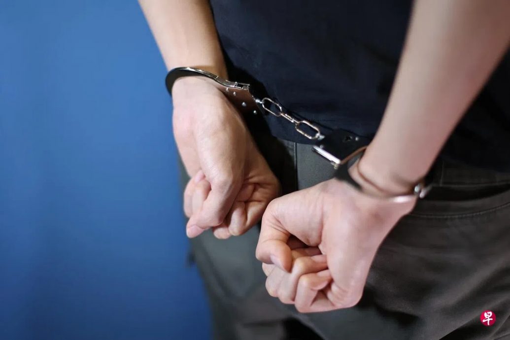 *已签发*柔：狮城二三事：涉冒充武装部队人员下假订单  狮城警方捕2男1女