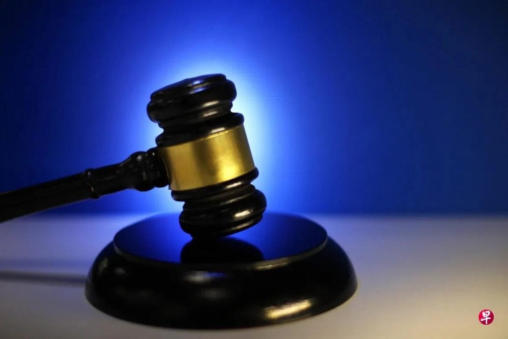 *已签发*柔：狮城二三事：涉收贿近22万令吉  狮城学校前设施经理与3行贿者被控