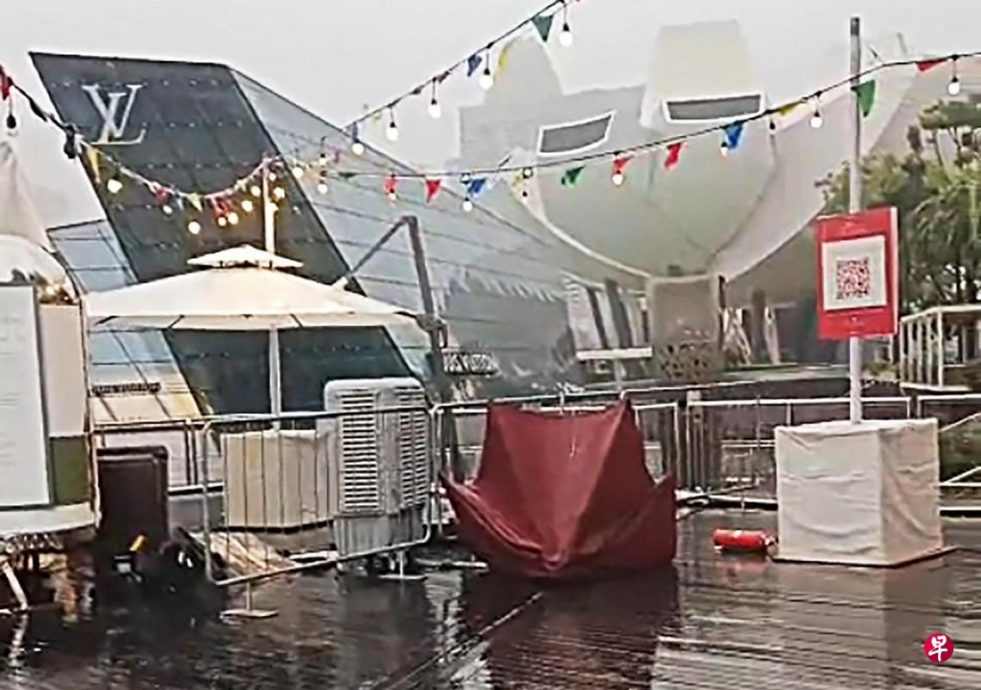 *已签发*柔：狮城二三事：狮城金沙夜市桌椅设备 遭狂风骤雨吹翻