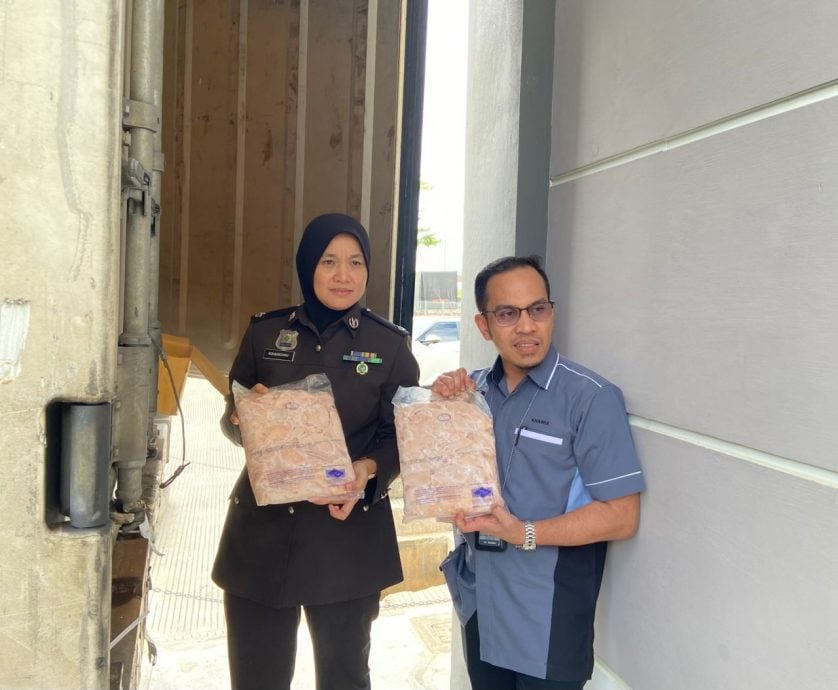 已签发(大北马)AKPS起获2084盒冷冻鸡肉。