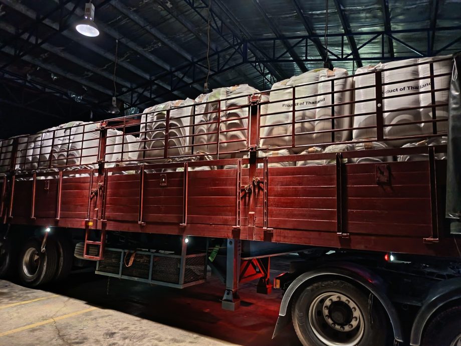 已签发（大北马）不符合食品法令从泰进口，2罗里被扣充公近5.6公面粉