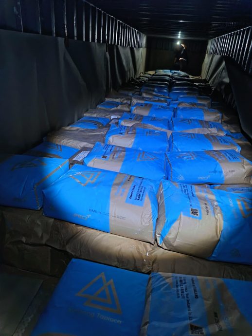 已签发（大北马）不符合食品法令从泰进口，2罗里被扣充公近5.6公面粉