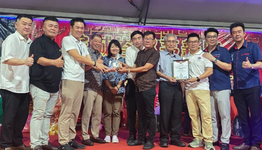 已签发（大北马）峇都茅新路庆赞中元理事会，为光育学校筹获3万5000令吉