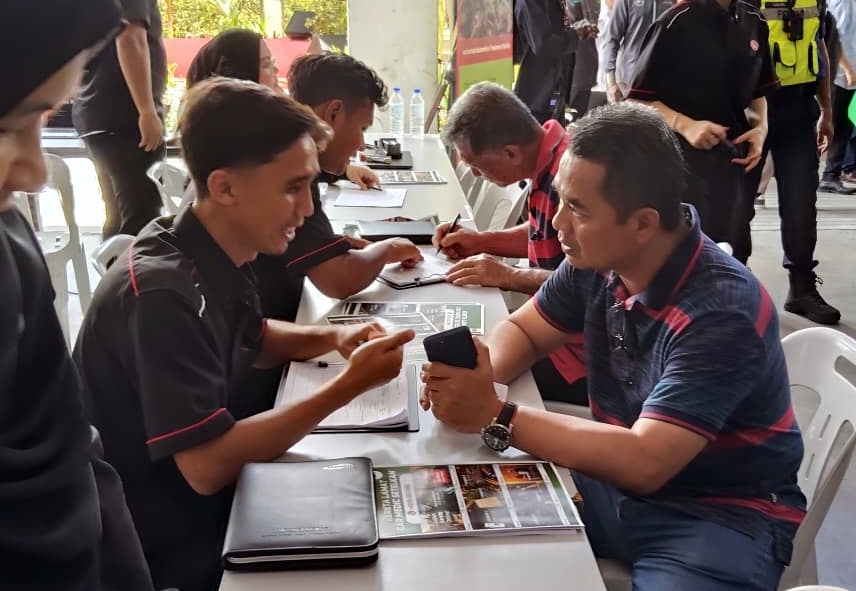 已签发(大北马)市政厅走入高楼社区 助报废汽车