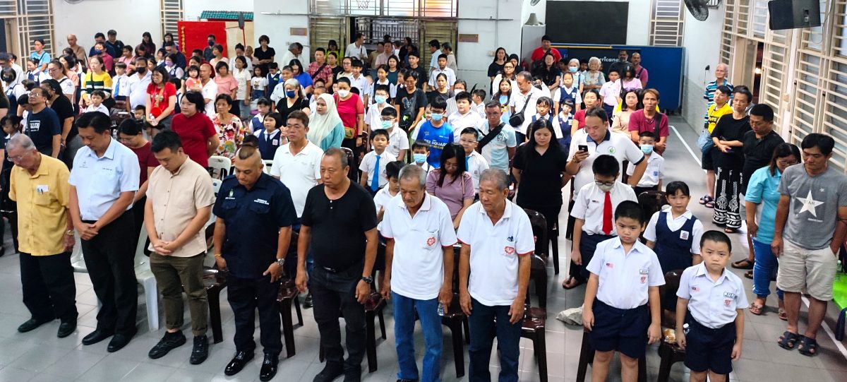 已签发(大北马)纪念崔耀才逝世45周年追思会暨颁发助学金典礼