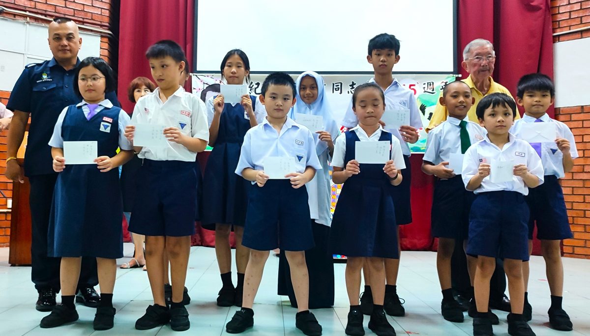 已签发(大北马)纪念崔耀才逝世45周年追思会暨颁发助学金典礼