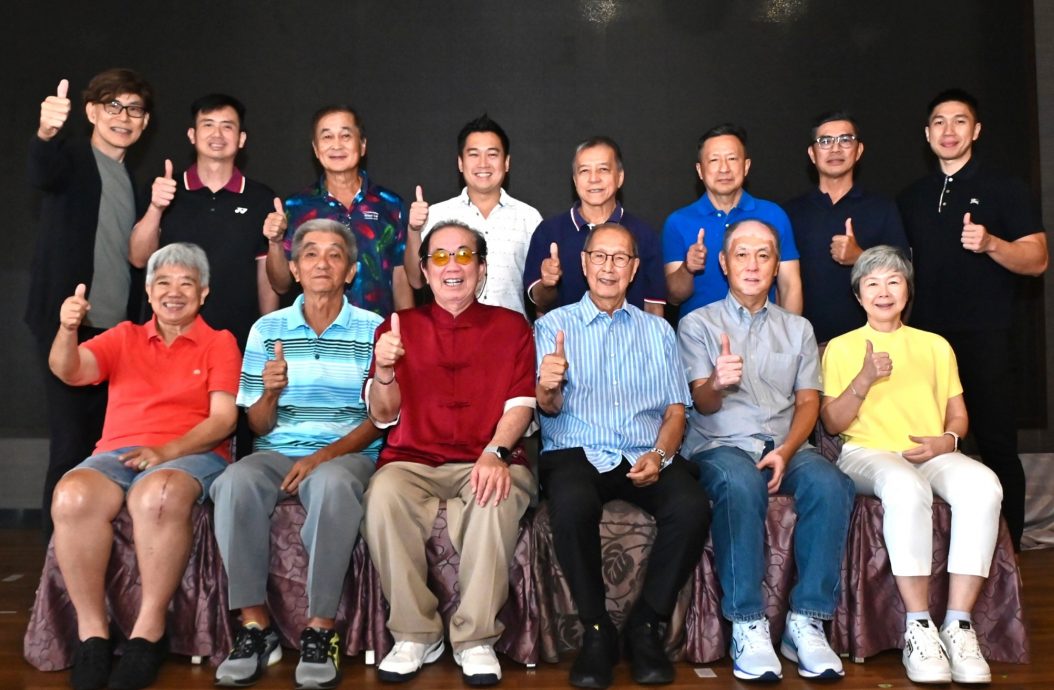 已签发(大北马)配合槟羽总百年庆典活动,许庆吉率队与名宿聚首