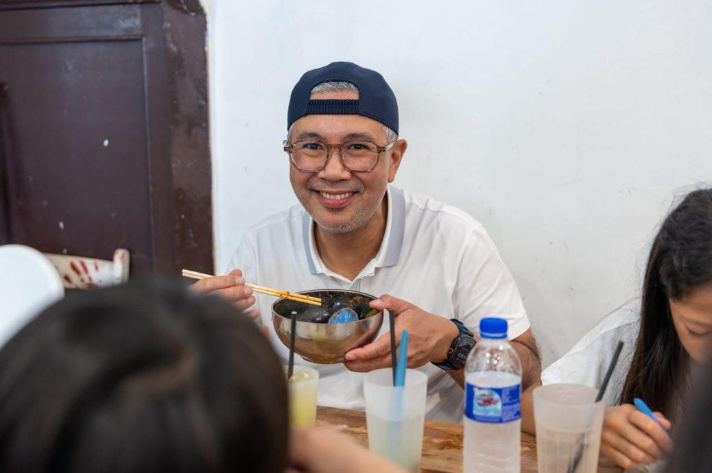 已签/艾瑾/赛夫鲁槟城用餐大推国内旅游 反遭质疑餐馆清真认证问题