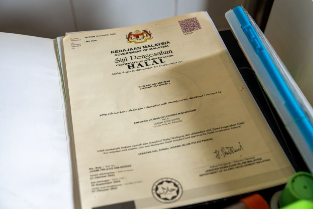 已签/艾瑾/赛夫鲁槟城用餐大推国内旅游 反遭质疑餐馆清真认证问题