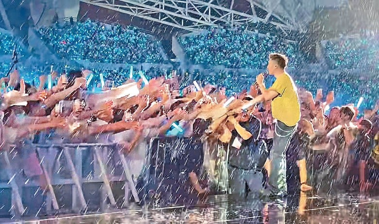 广州风暴来袭湿身开唱 谢霆锋：可惜我不叫谢停雨