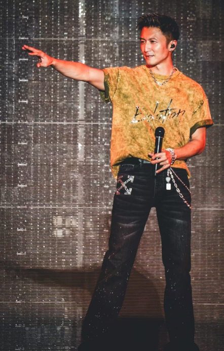 广州风暴来袭湿身开唱 谢霆锋：可惜我不叫谢停雨