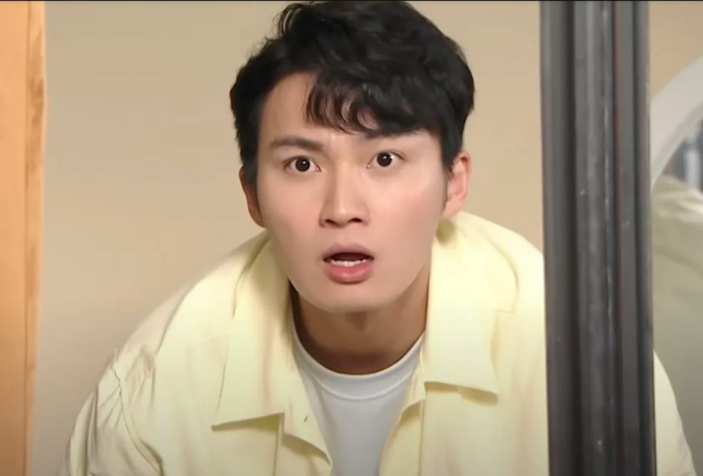 张智霖18岁儿晒正脸照 网民笑称撞样周嘉洛