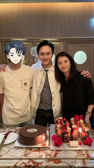 张智霖18岁儿晒正脸照 网民笑称撞样周嘉洛