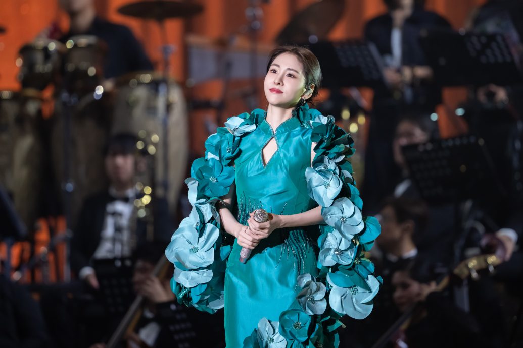 张碧晨“卖大包”歌单藏惊喜 网羡:大马晨曦吃太好