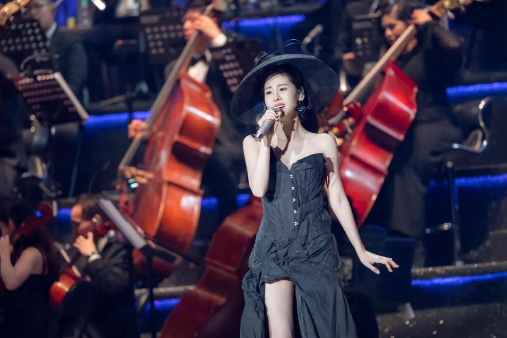 张碧晨“卖大包”歌单藏惊喜 网羡:大马晨曦吃太好