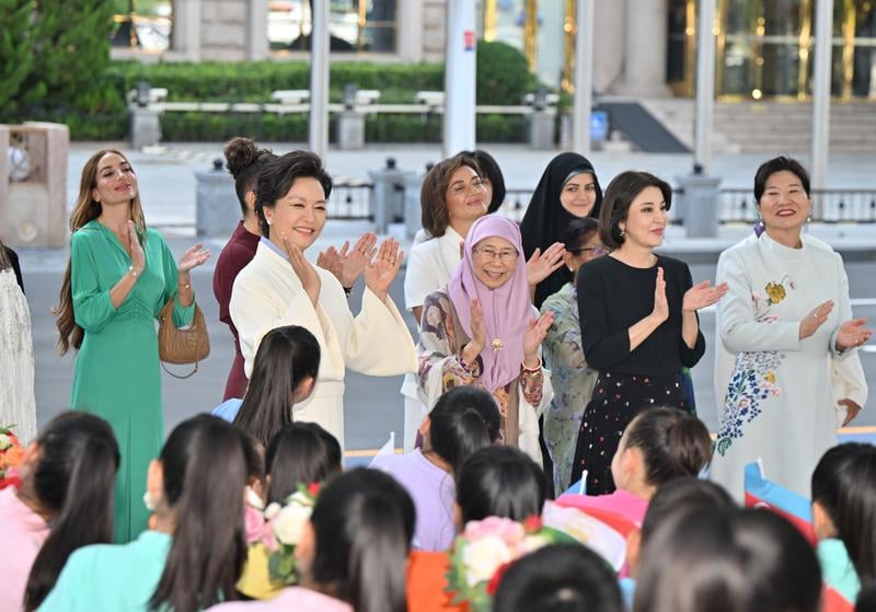 彭丽媛邀领导人夫人游天津海河 展现中华文化城市魅力