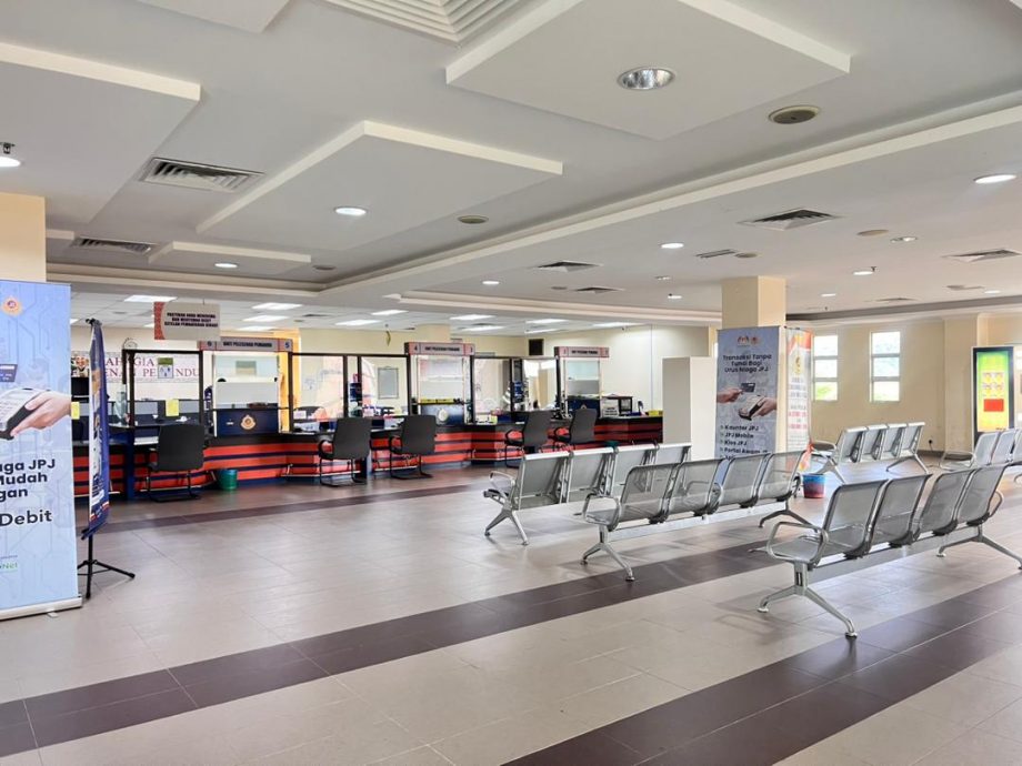 彭陆交局各分行周六、日特别开放服务柜台更新驾照,民众不知情首日反应冷淡。