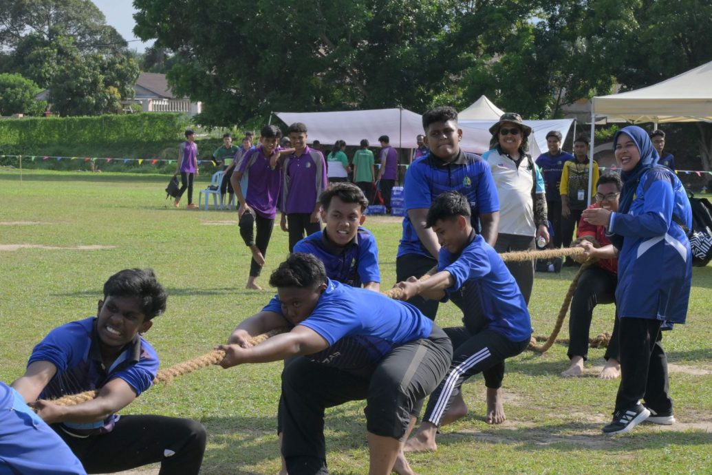 待上网（古城版）年轻人-3