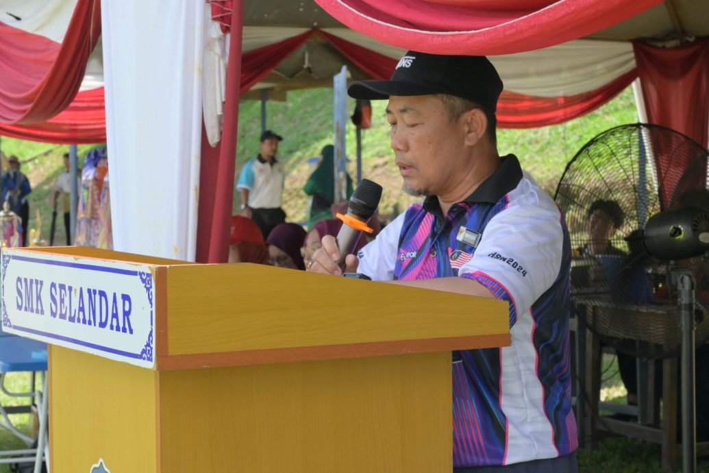 待上网（古城版）年轻人-3