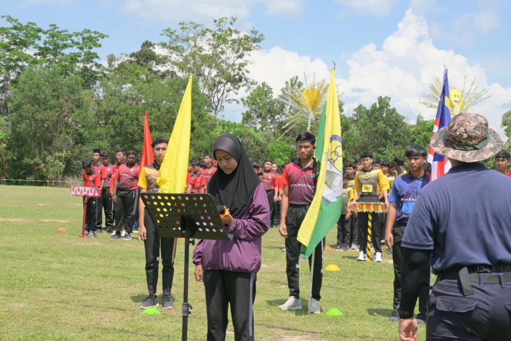 待上网（古城版）年轻人-3