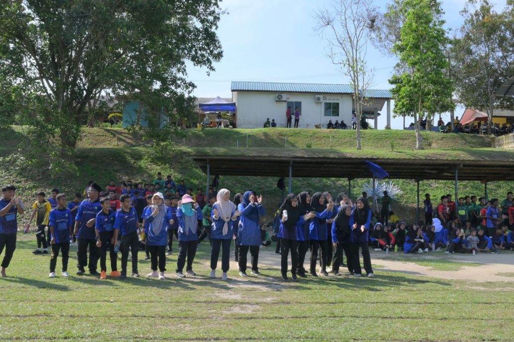 待上网（古城版）年轻人-3