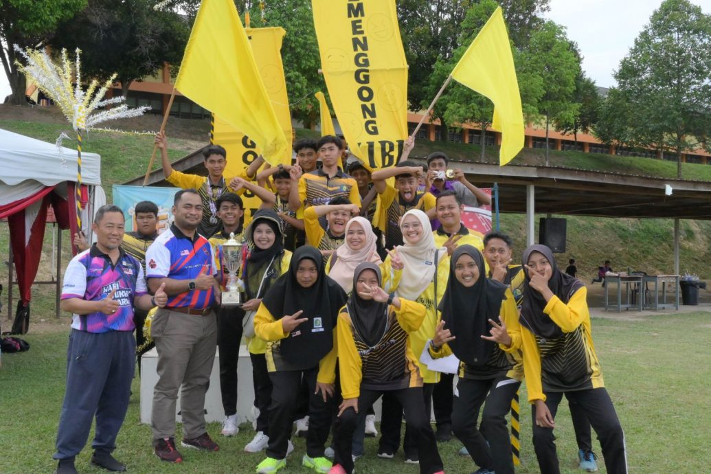 待上网（古城版）年轻人-3