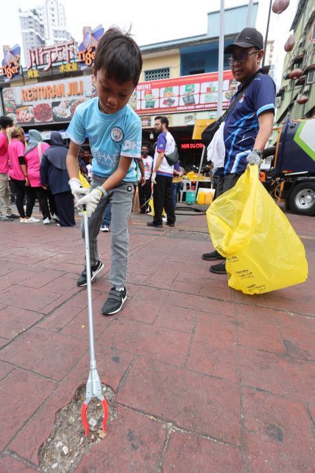 必下//(大都会)300名公众参与吉隆坡的2025年“清洁大马日”