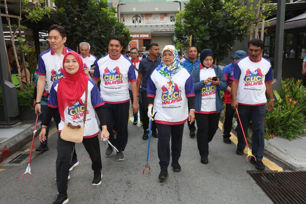 必下//(大都会)300名公众参与吉隆坡的2025年“清洁大马日”