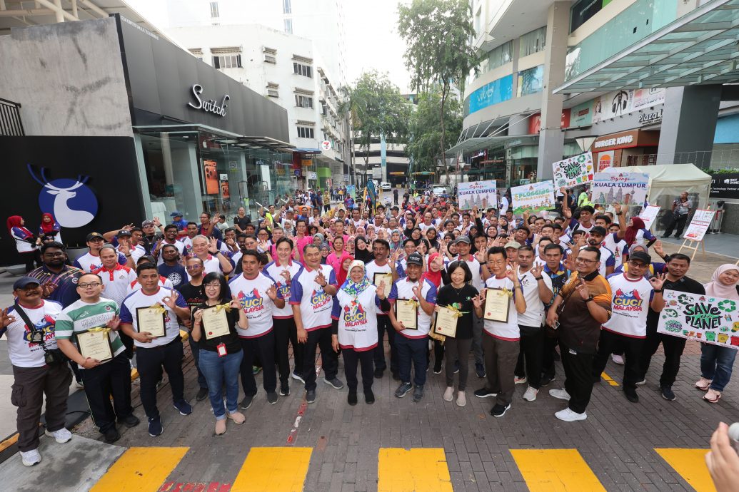 必下//(大都会)300名公众参与吉隆坡的2025年“清洁大马日”