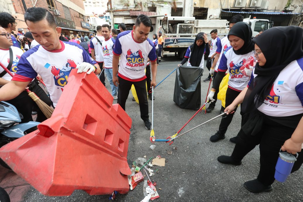 必下//(大都会)300名公众参与吉隆坡的2025年“清洁大马日”