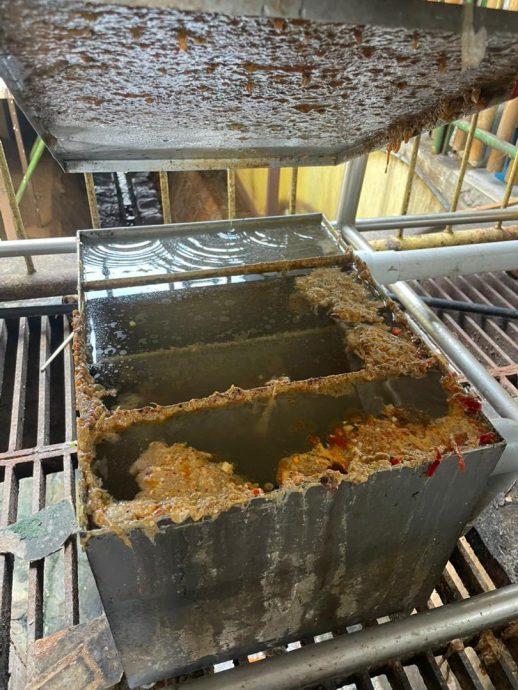 必下/(大都会)吉隆坡市政局取缔食肆以及无照营业的摊贩 1间店被开罚单和和被令关