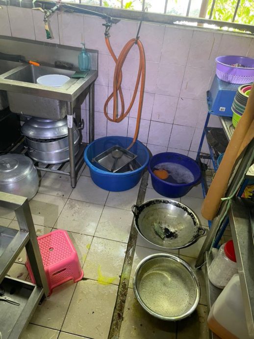 必下/(大都会)吉隆坡市政局取缔食肆以及无照营业的摊贩 1间店被开罚单和和被令关