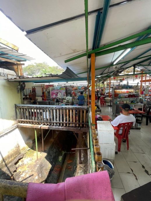 必下/(大都会)吉隆坡市政局取缔食肆以及无照营业的摊贩 1间店被开罚单和和被令关