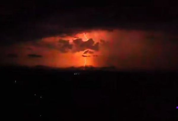 成都大暴雷雨…白天变黑夜　居民：20年来没听过这幺大的雷声