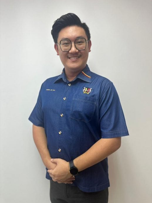 手写式招牌风波 | 锺锦威吁林骏荣放下党派成见,勿再华人斗华人