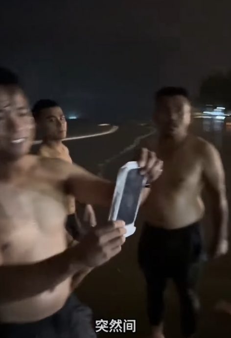 手机“掉海”被索千元搜救费！ 中国游客怀疑遭教练设局