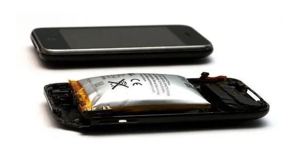 手机电池鼓胀会冒火 立即停用更不可以充电