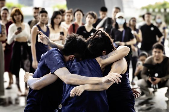 打破观演边界 超越视觉的艺术体验——《寻蓝》沉浸式舞蹈作品