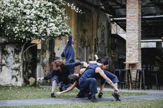 打破观演边界 超越视觉的艺术体验——《寻蓝》沉浸式舞蹈作品