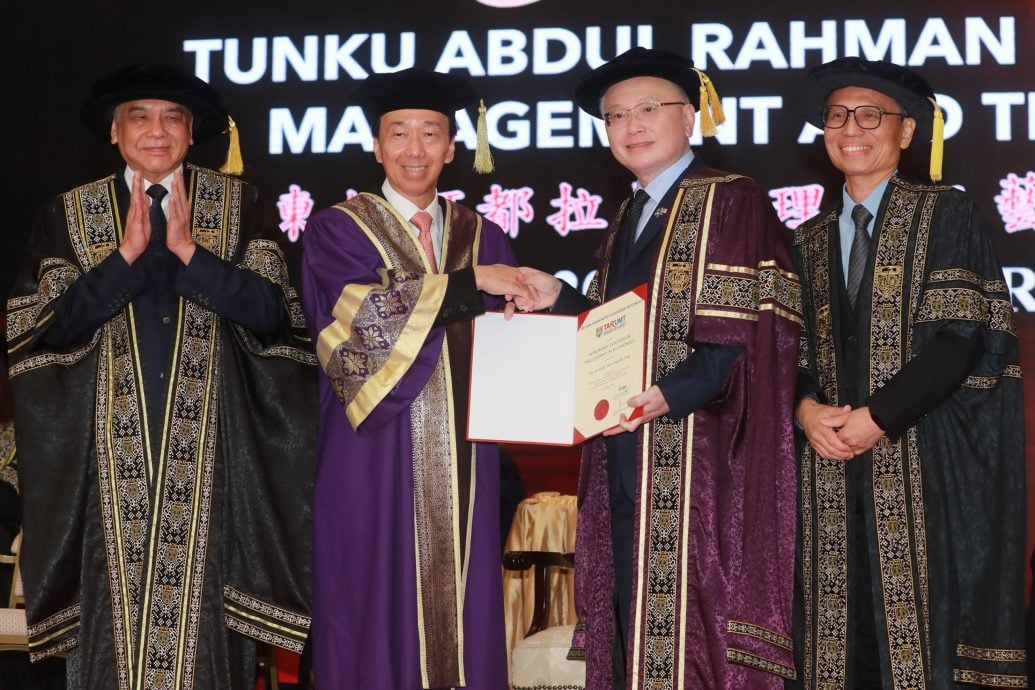 拉曼理工大学2025毕业典礼 黄家定郑亚历获颁荣誉博士